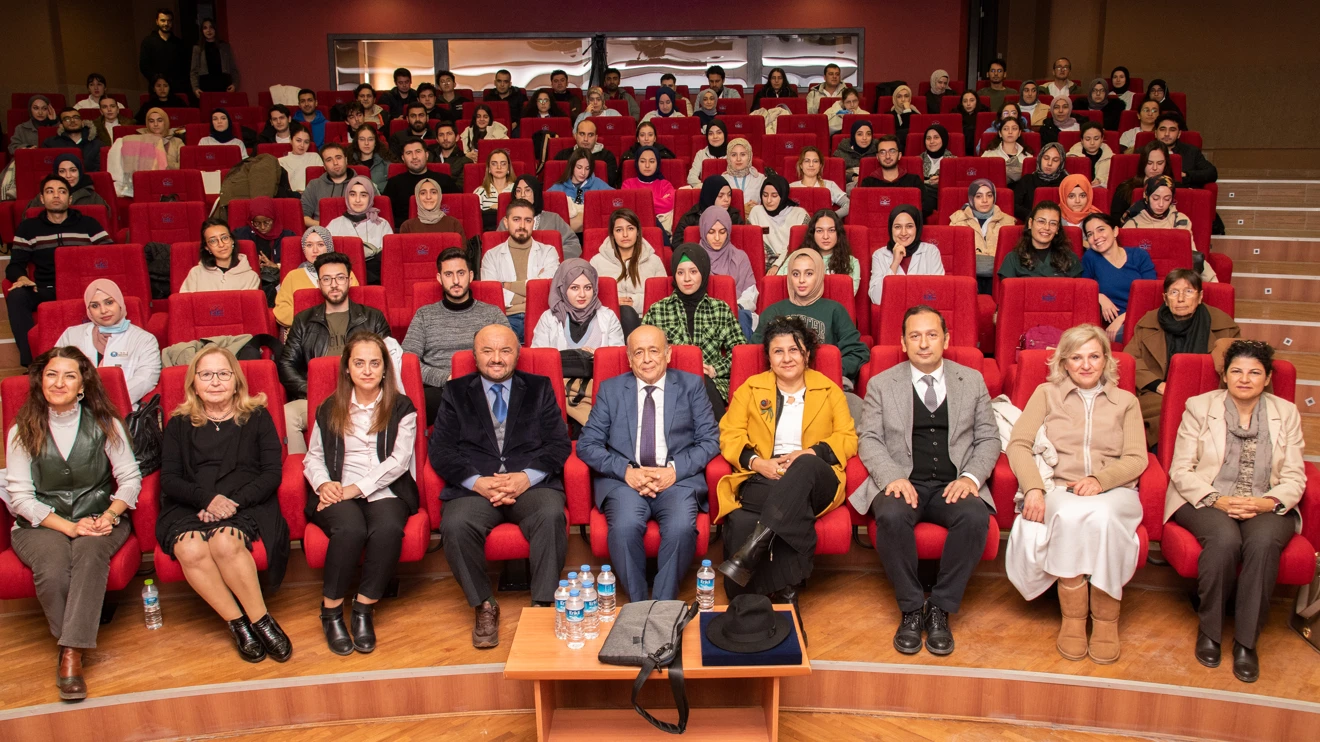 Seyyar kliniklerle binlerce engelli ve çocuğun diş tedavisini yaptı